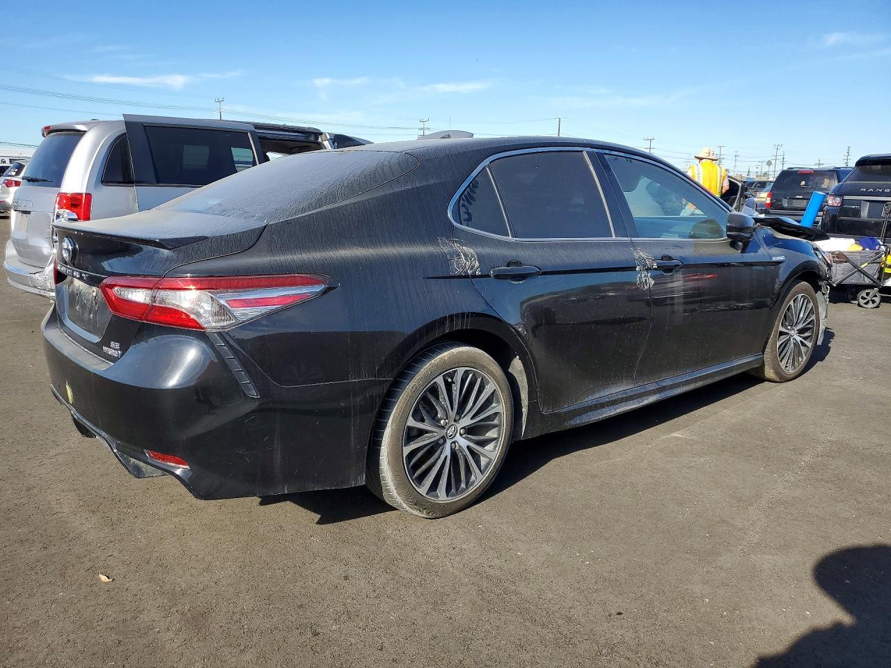 2019 Toyota Camry Hybrid - Image 3