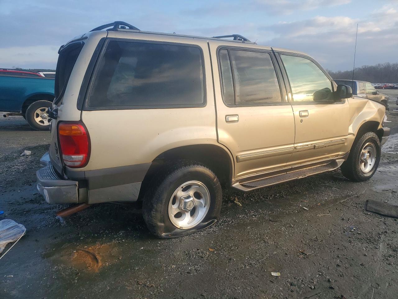 2001 Ford Explorer Xlt - Image 3