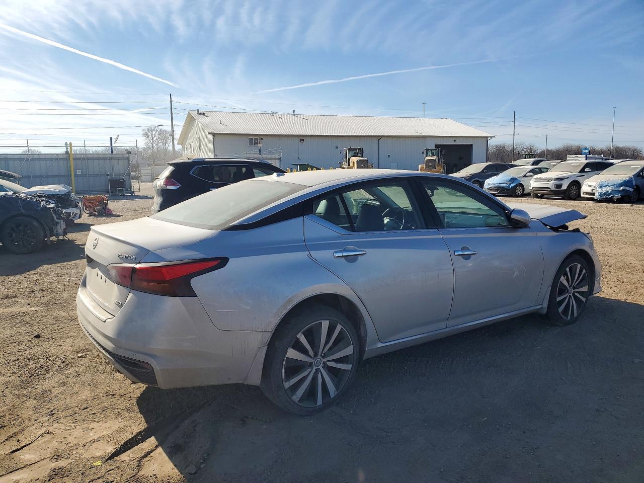 2021 Nissan Altima Platinum - Фото 3