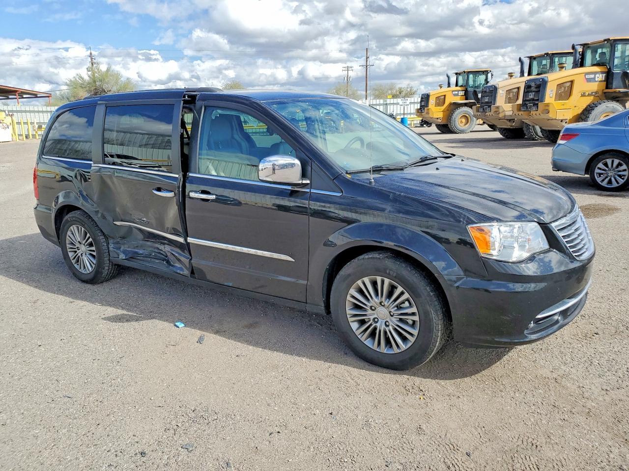 2014 Chrysler Town & Country Touring L - Фото 4