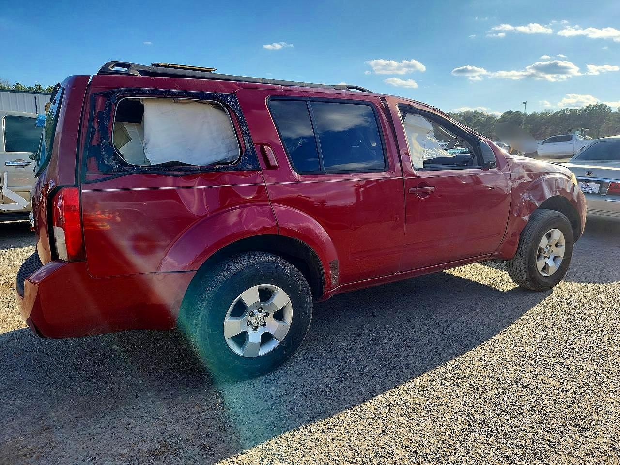 2011 Nissan Pathfinder S - Image 3