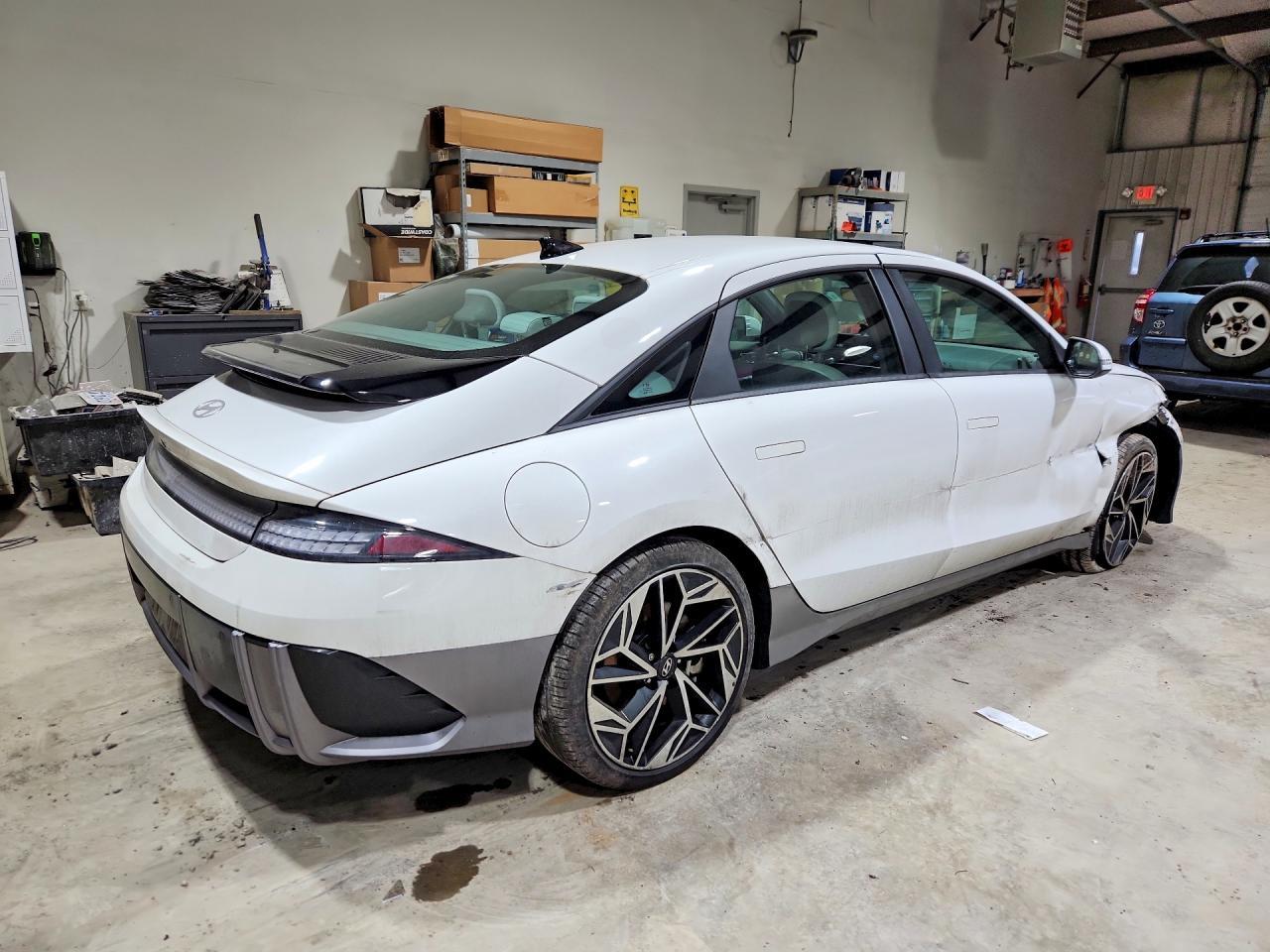 2023 Hyundai Ioniq 6 Sel - Image 3