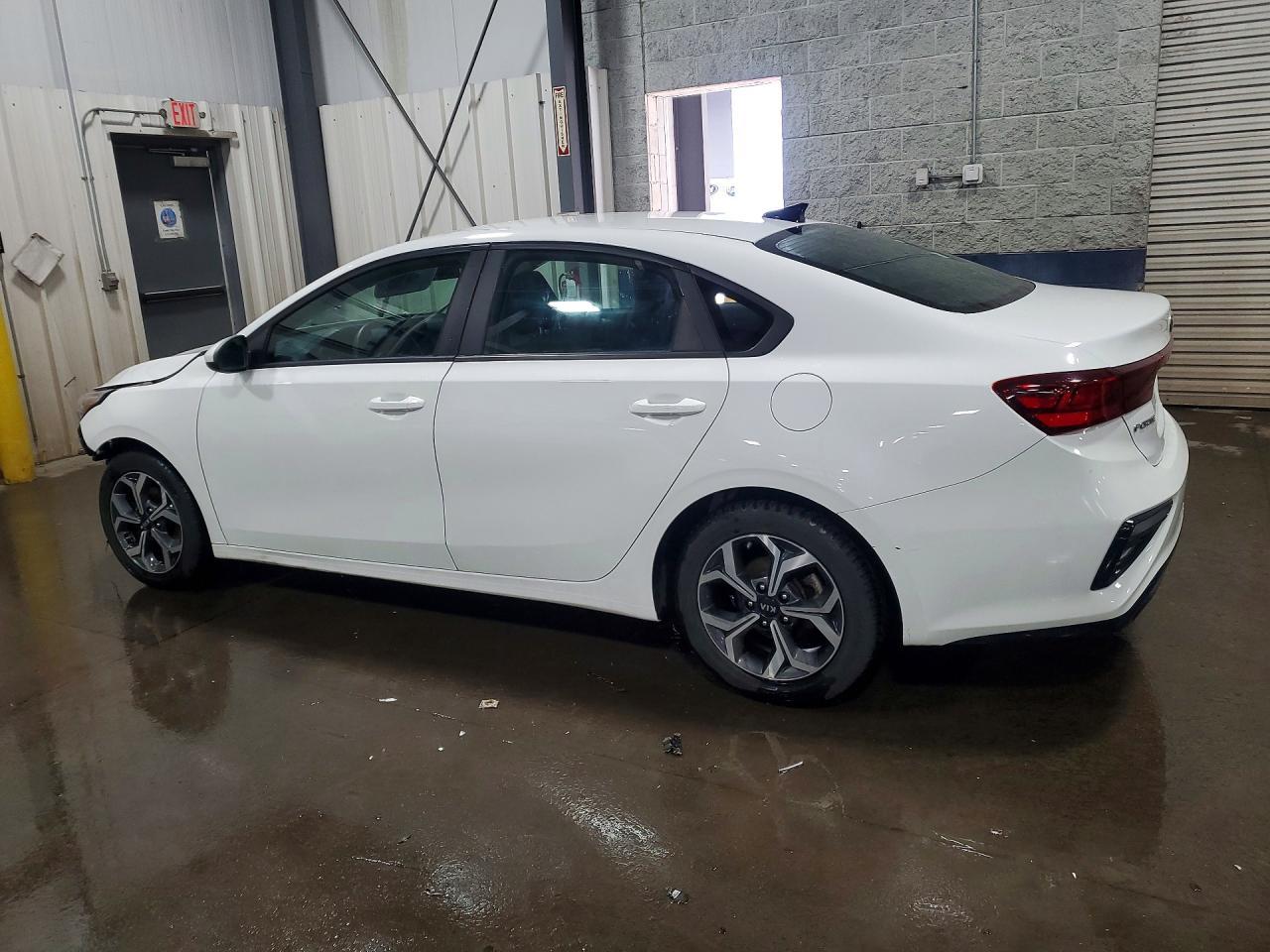 2021 Kia Forte Lxs - Image 2