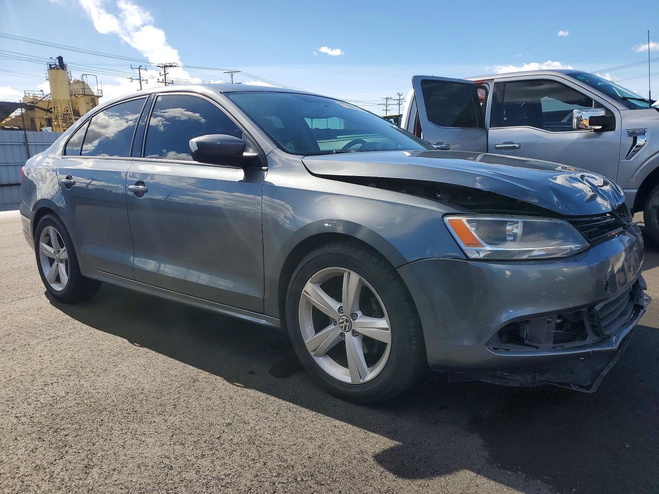 2014 Volkswagen Jetta Base - Image 4