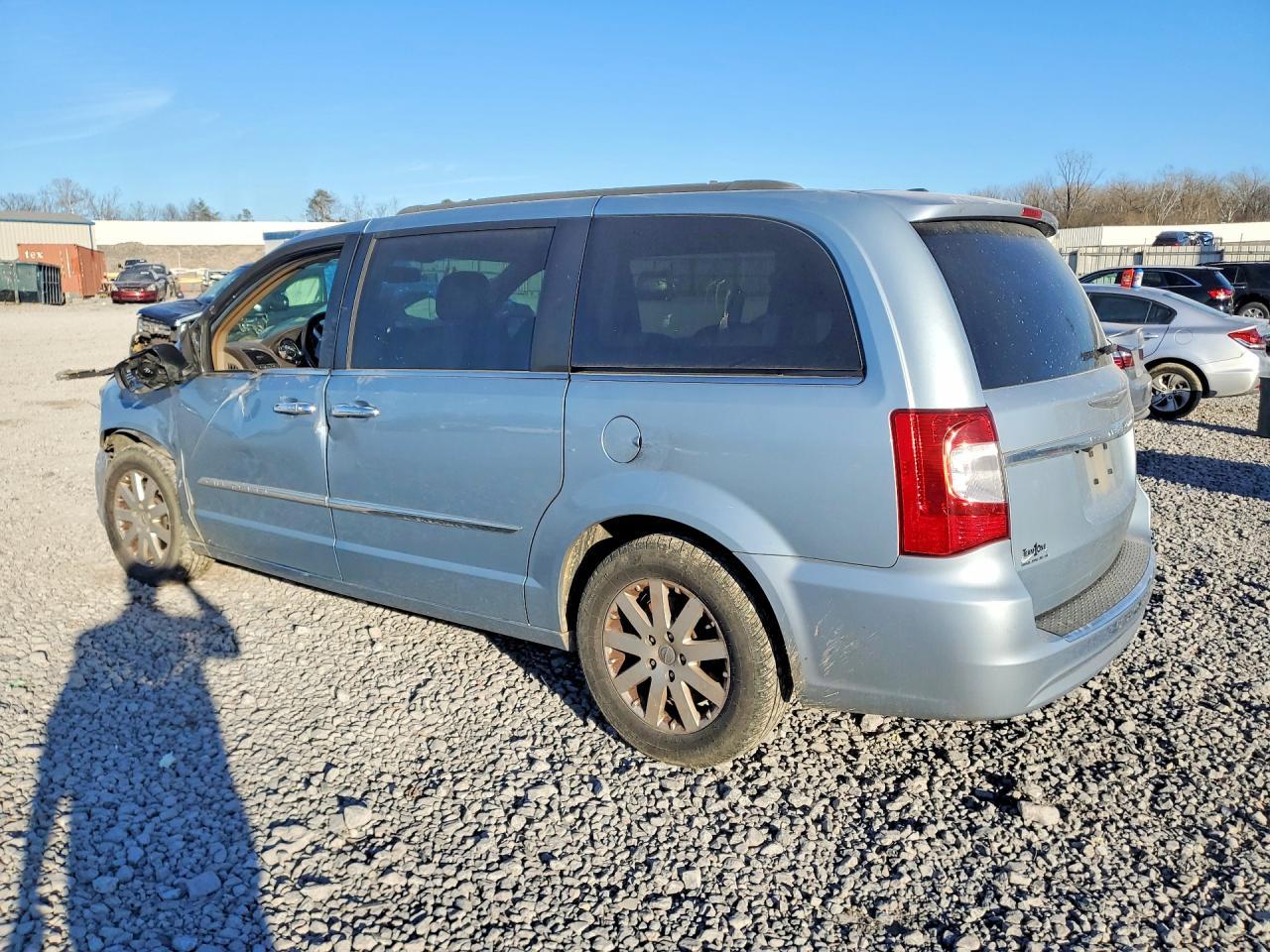 2016 Chrysler Town & Country Touring - Фото 2