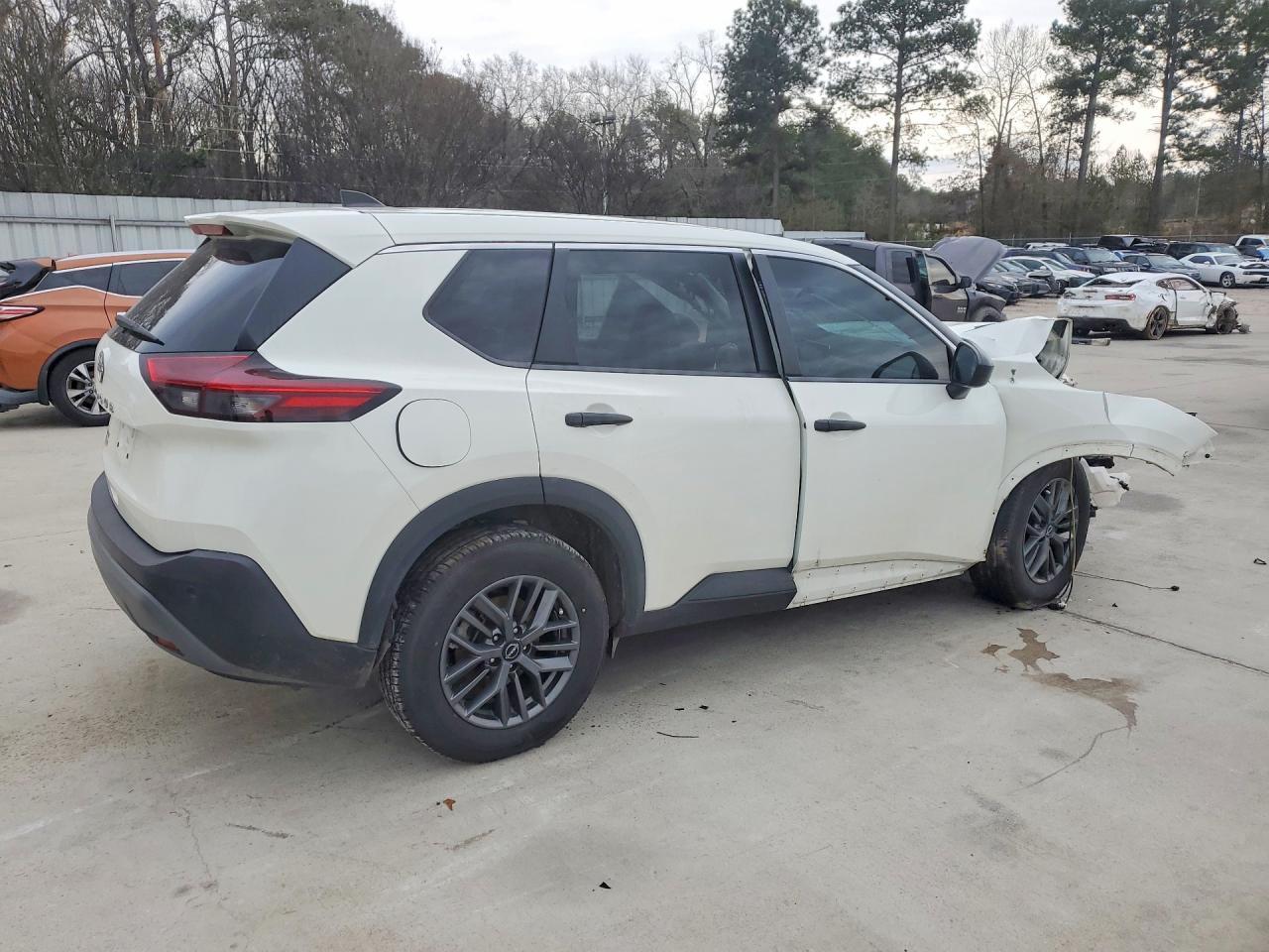 2022 Nissan Rogue S - Фото 3