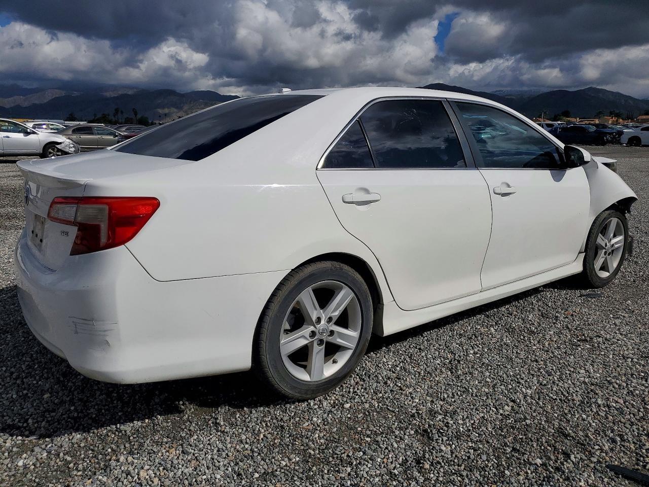 2014 Toyota Camry - Фото 3