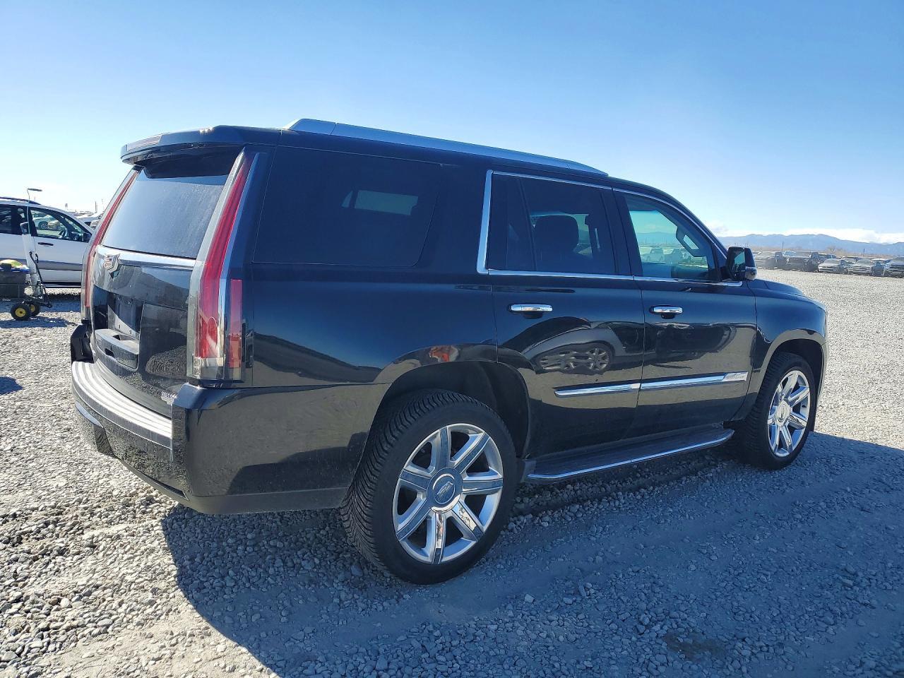 2015 Cadillac Escalade Luxury - Image 3