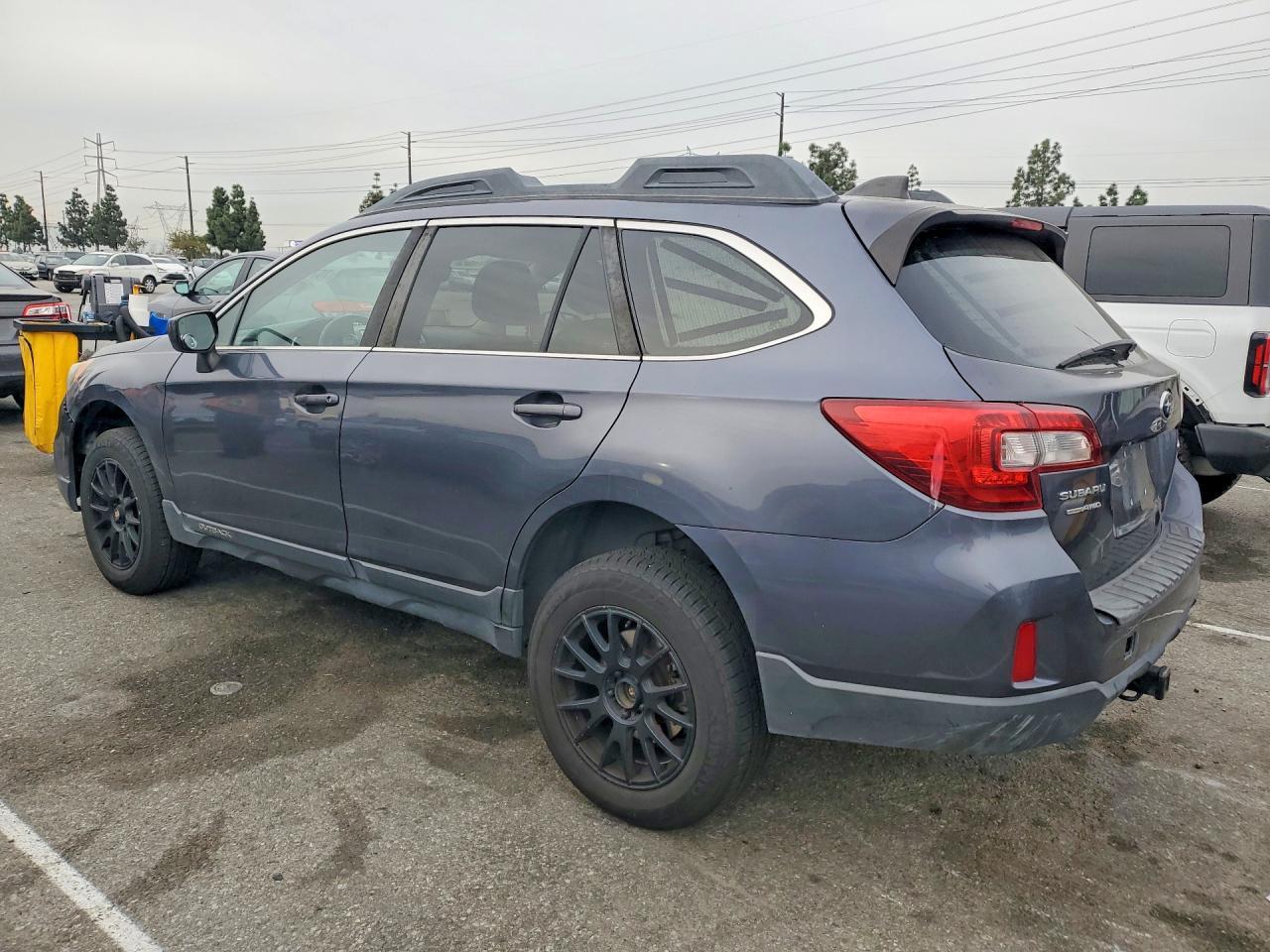2017 Subaru Outback 2.5I Premium - Image 2