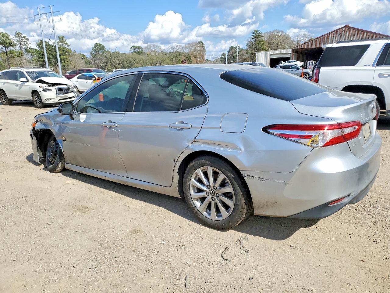 2018 Toyota Camry L - Фото 2