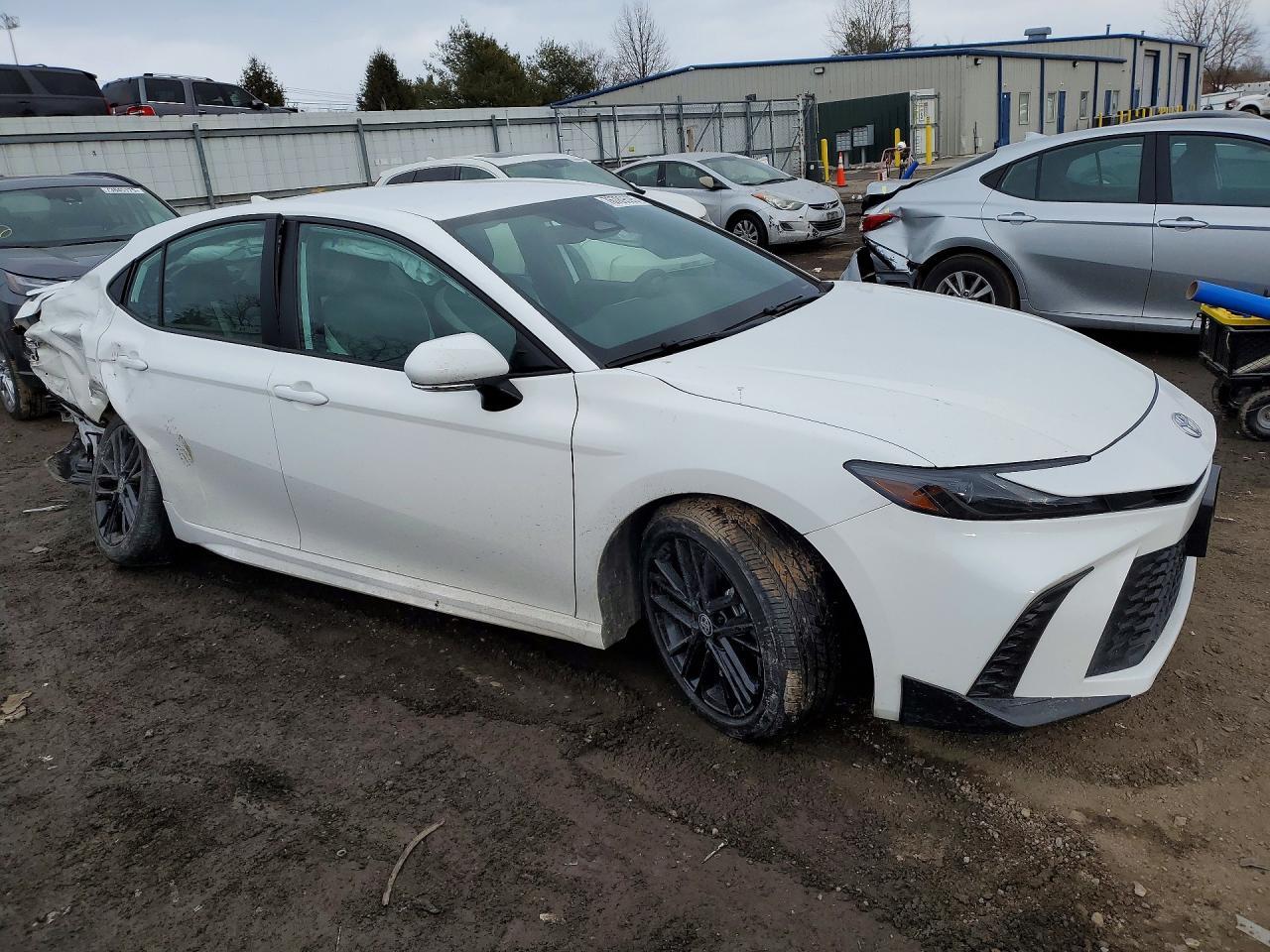 2025 Toyota Camry Se - Image 4