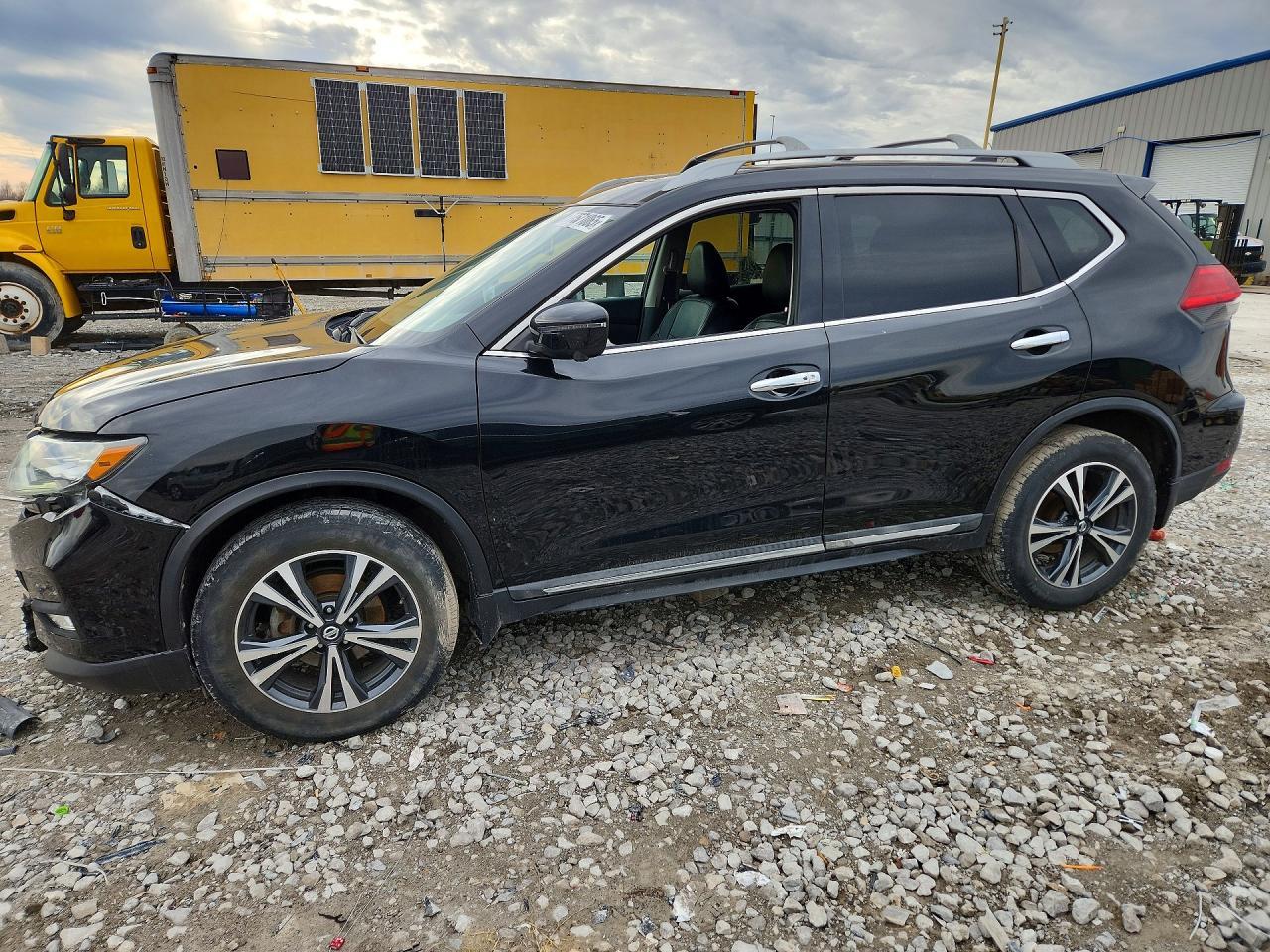 2017 Nissan Rogue Sv