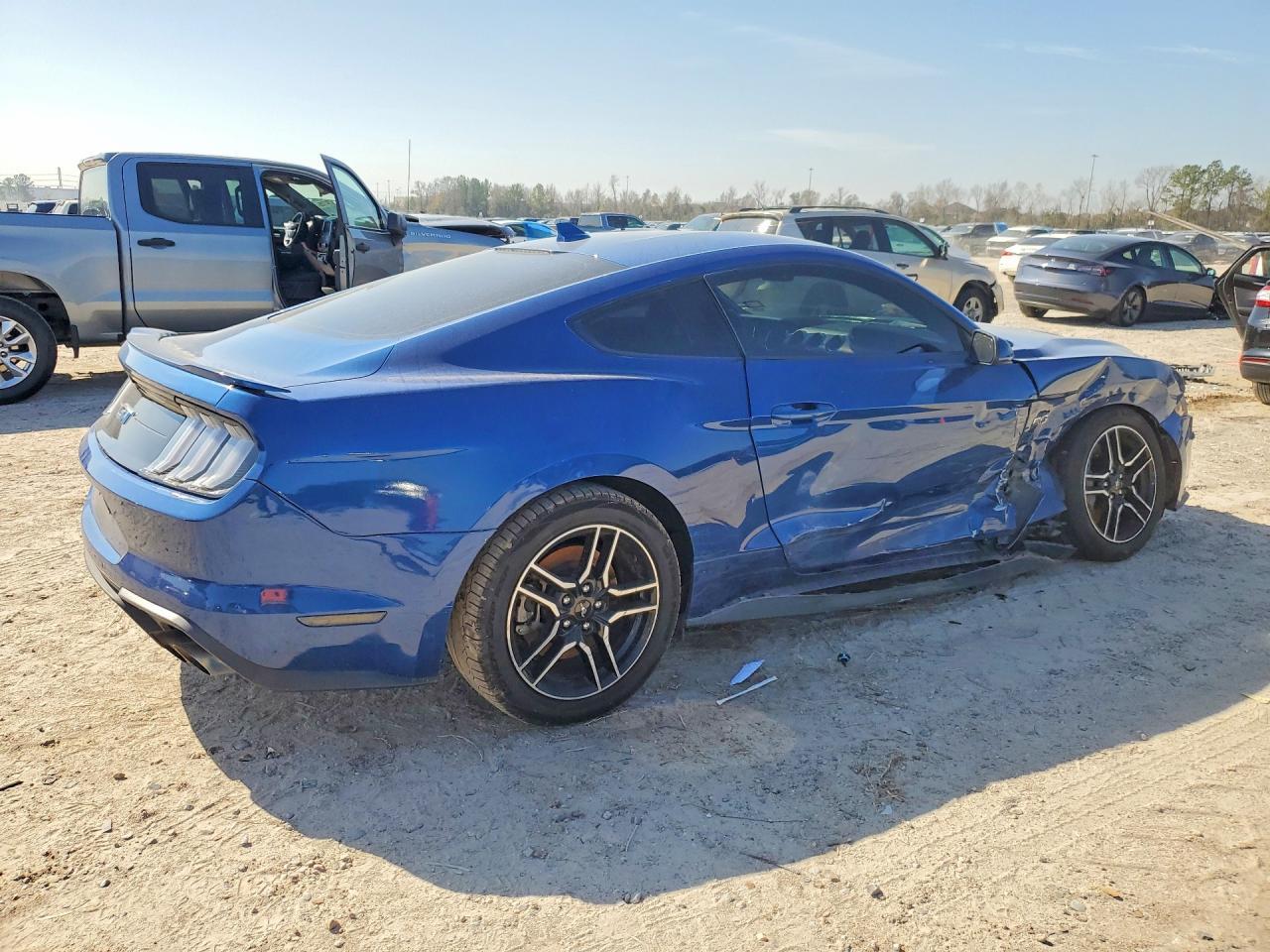 2022 Ford Mustang Gt - Фото 3