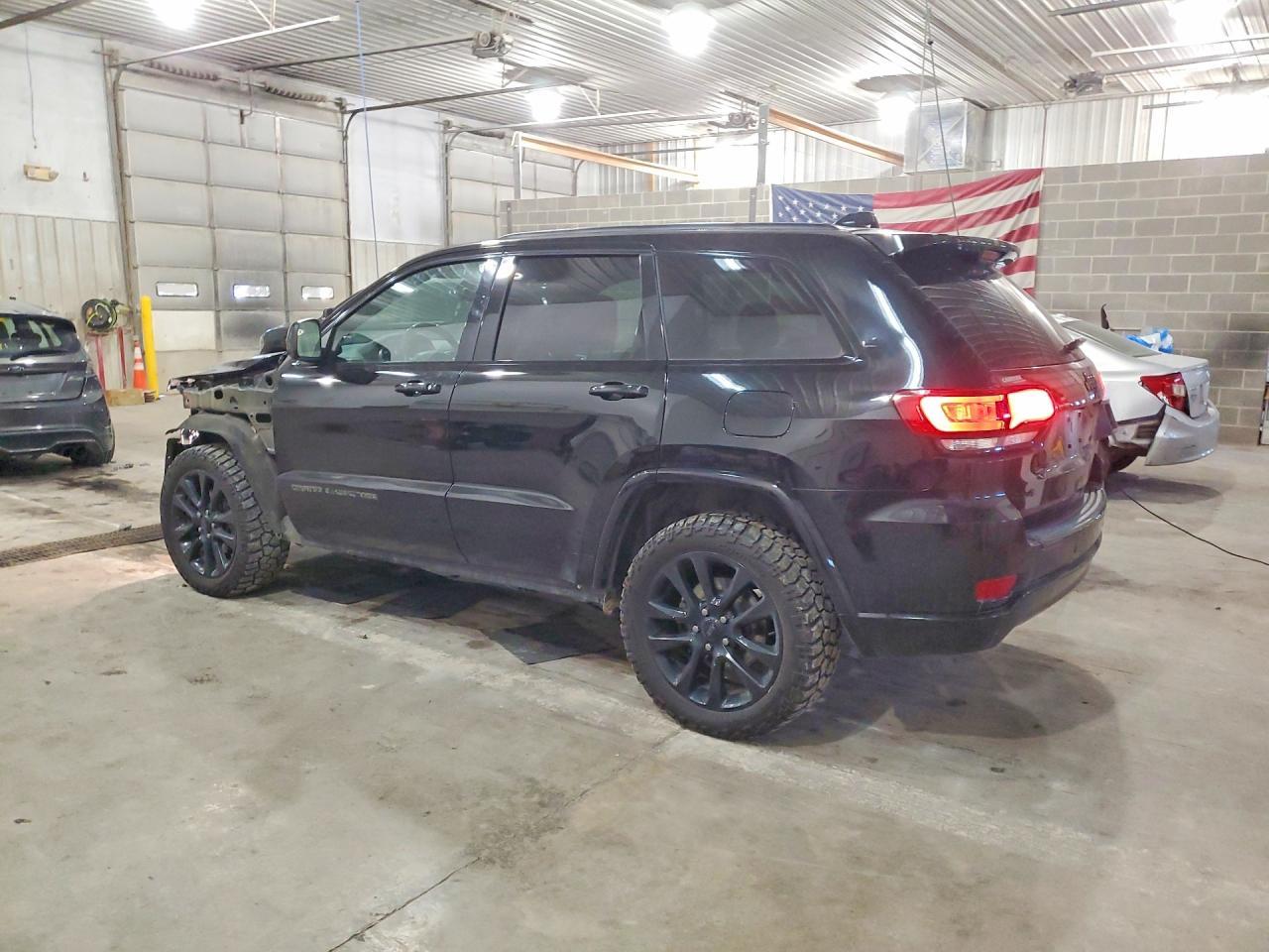 2017 Jeep Grand Cherokee Laredo - Фото 2