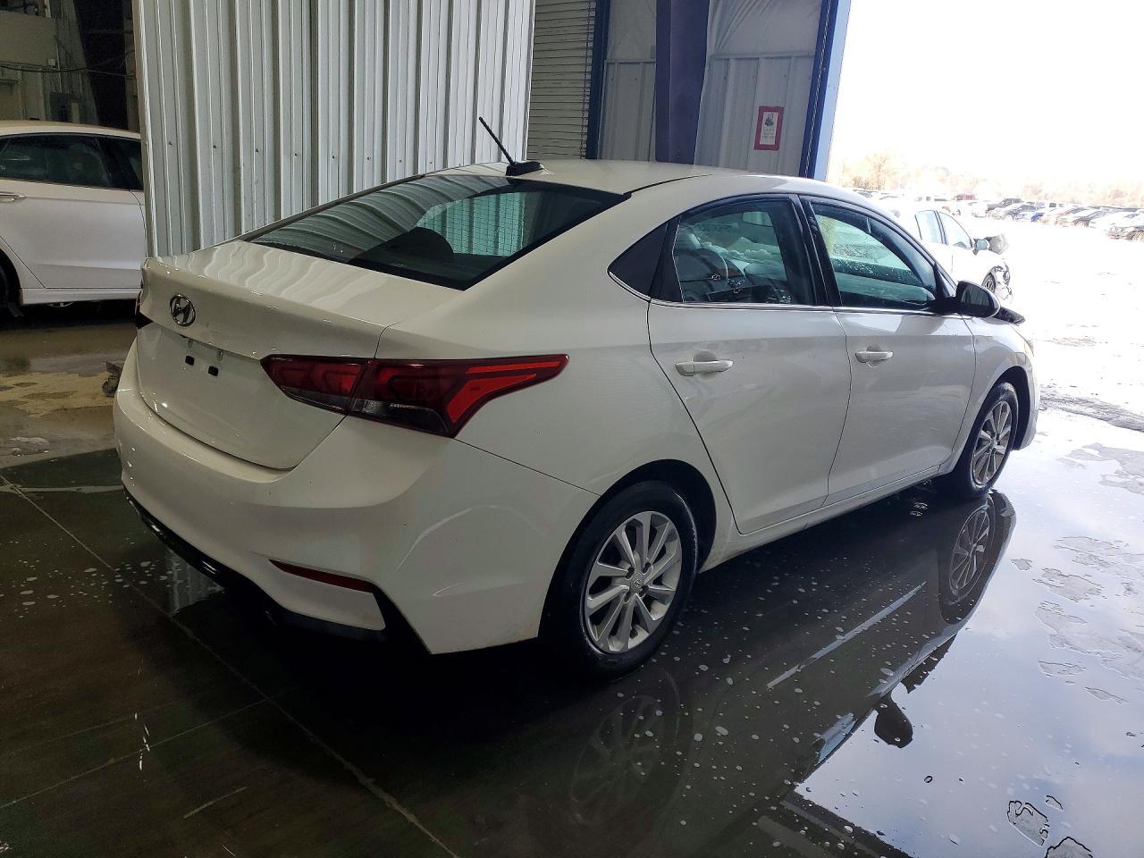 2022 Hyundai Accent Sel - Image 3