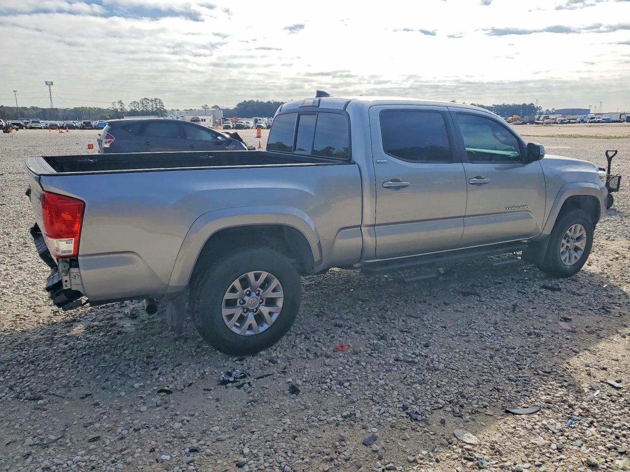 2017 Toyota Tacoma Sr5 V6 - Image 3