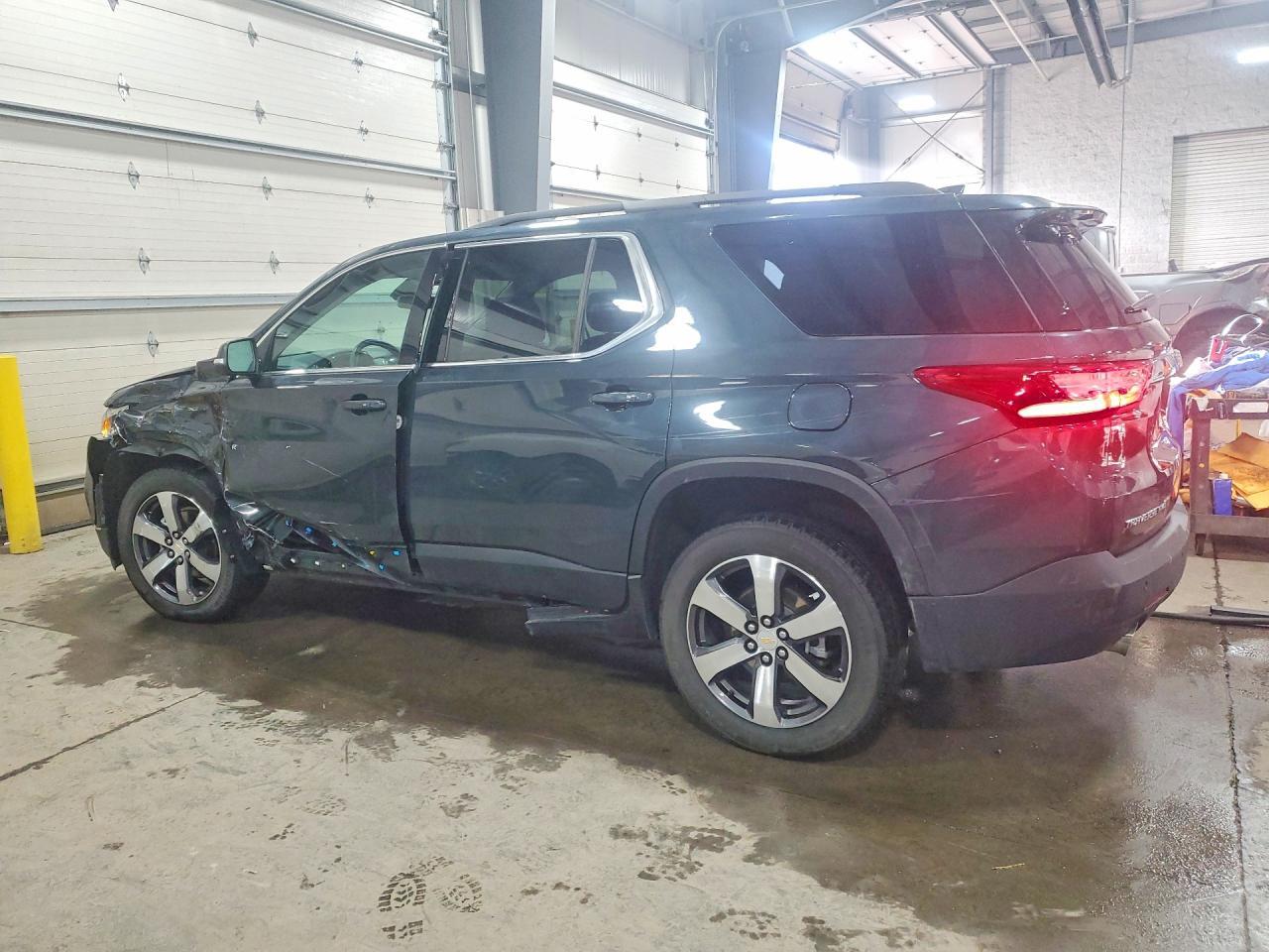 2021 Chevrolet Traverse Lt - Фото 2