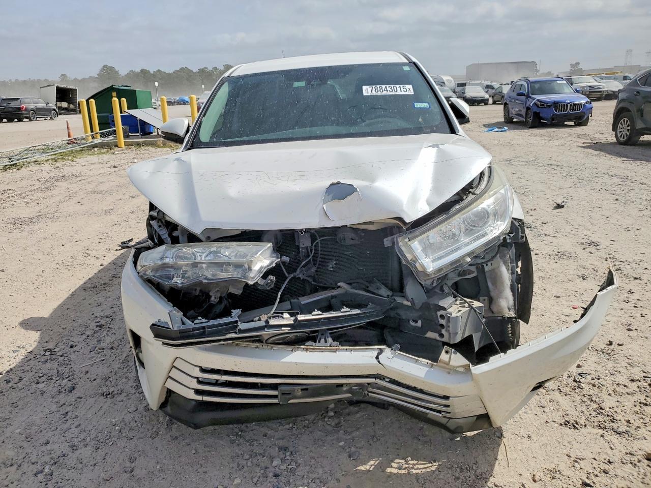 2017 Toyota Highlander Le Plus - Image 5