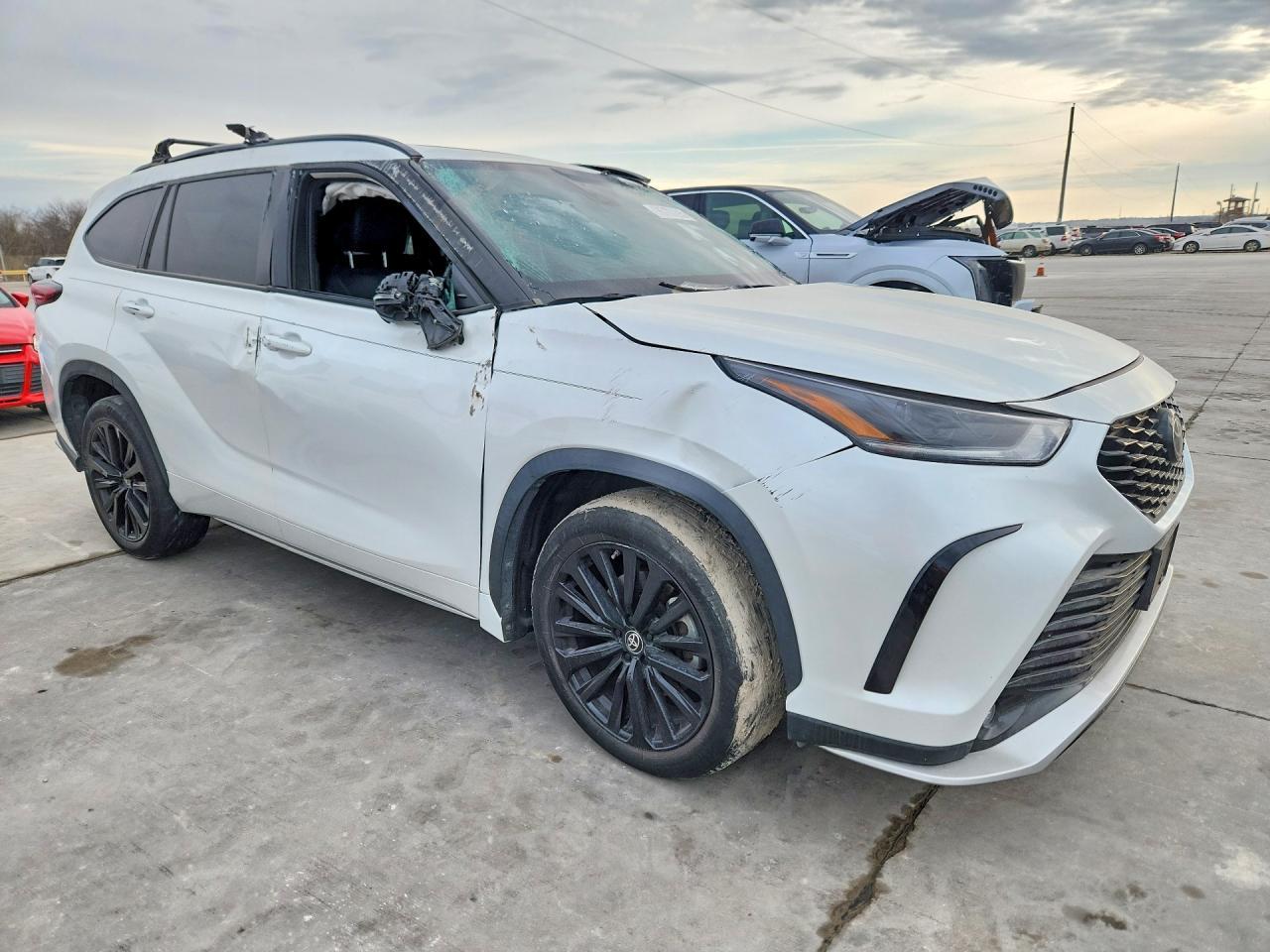 2023 Toyota Highlander L - Image 7
