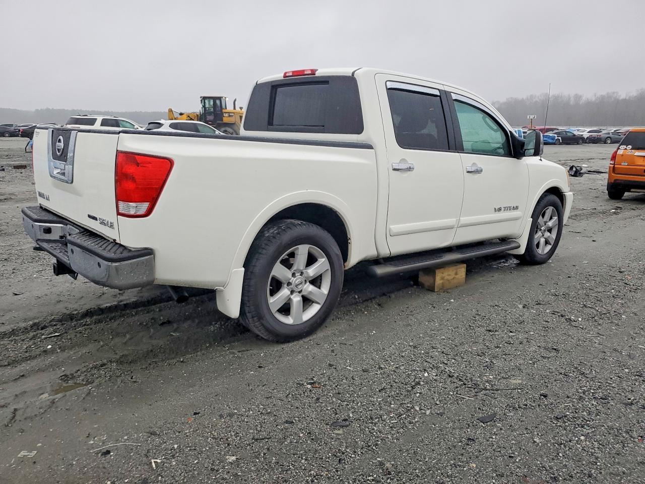 2010 Nissan Titan Se - Image 3