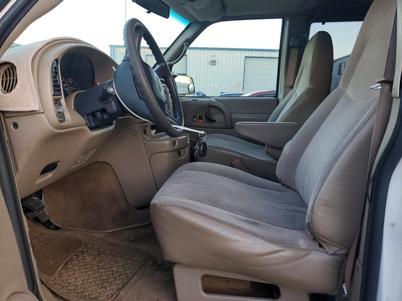 2003 GMC Safari Xt - Image 7
