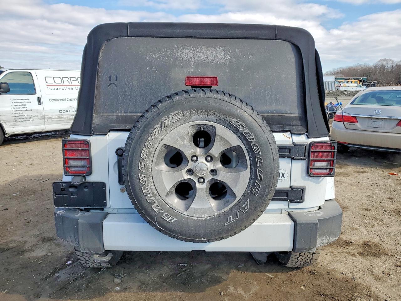 2016 Jeep Wrangler Sahara - Image 6