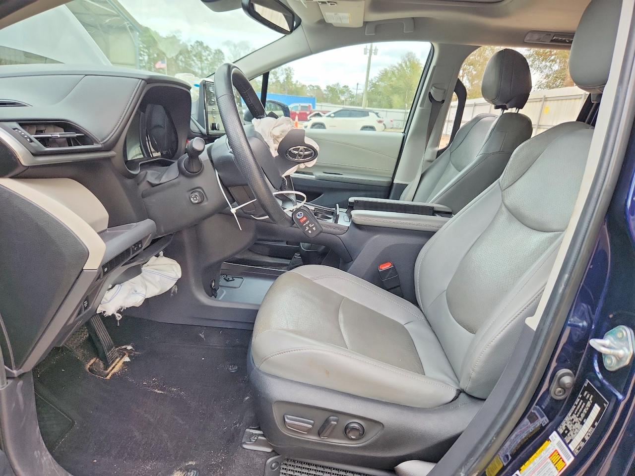 2024 Toyota Sienna Limited 7-Passenger - Image 7