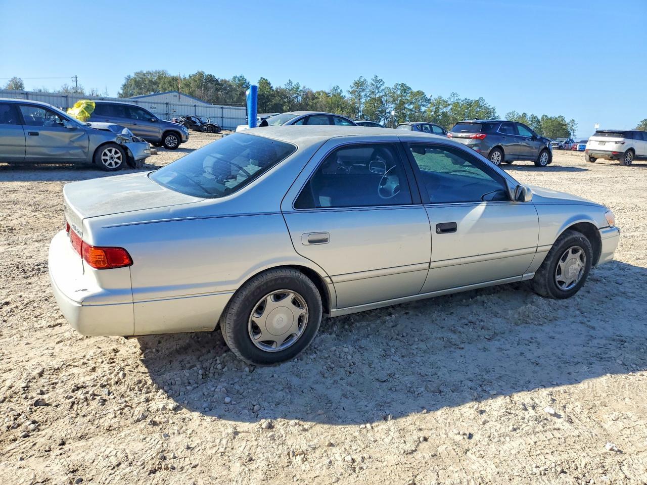 2000 Toyota Camry Ce - Image 3