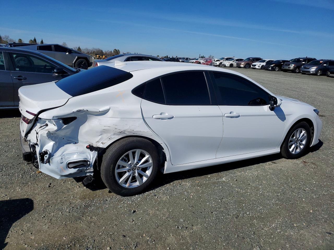 2025 Toyota Camry Le - Фото 3