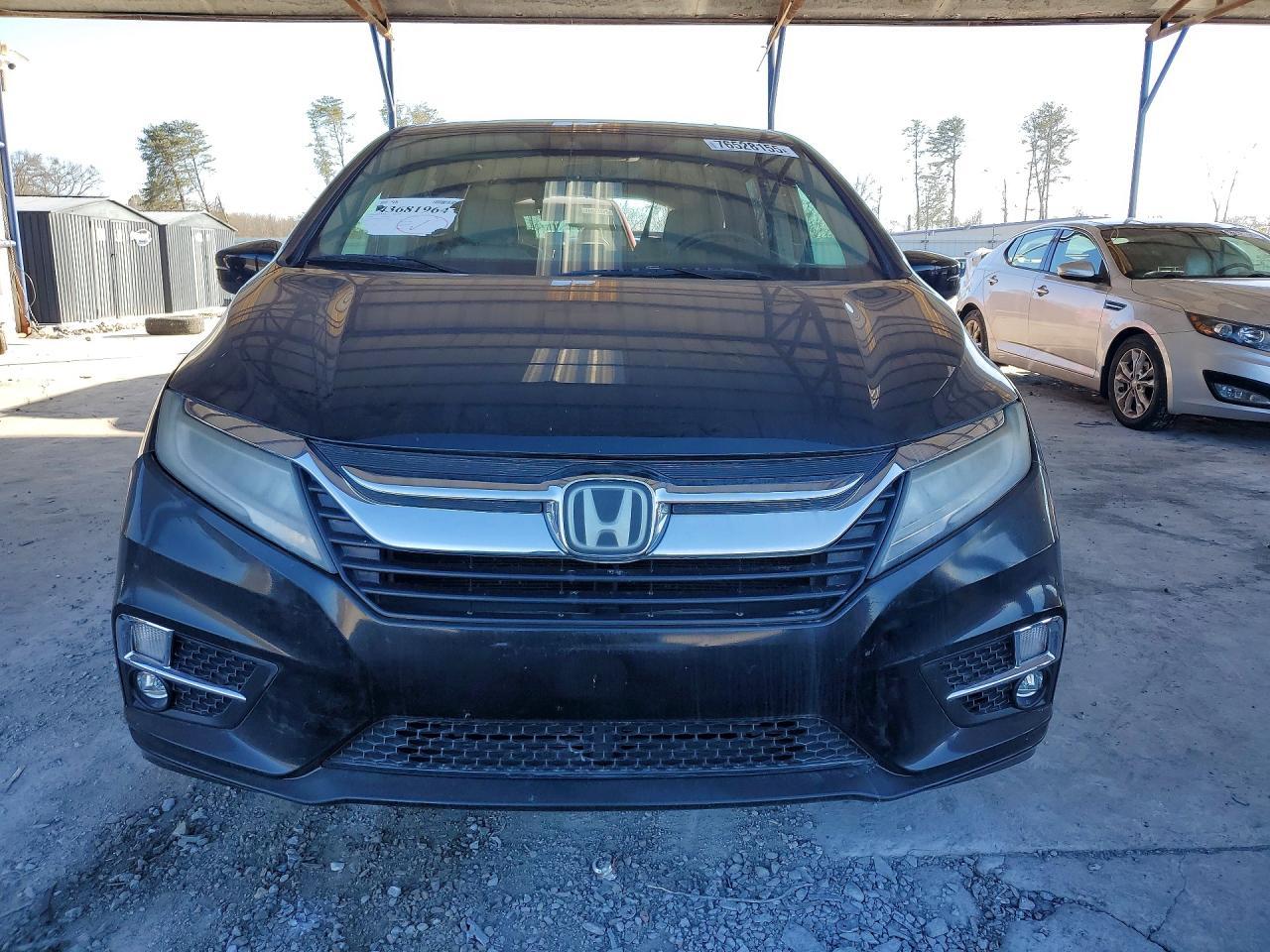 2018 Honda Odyssey Touring - Image 5