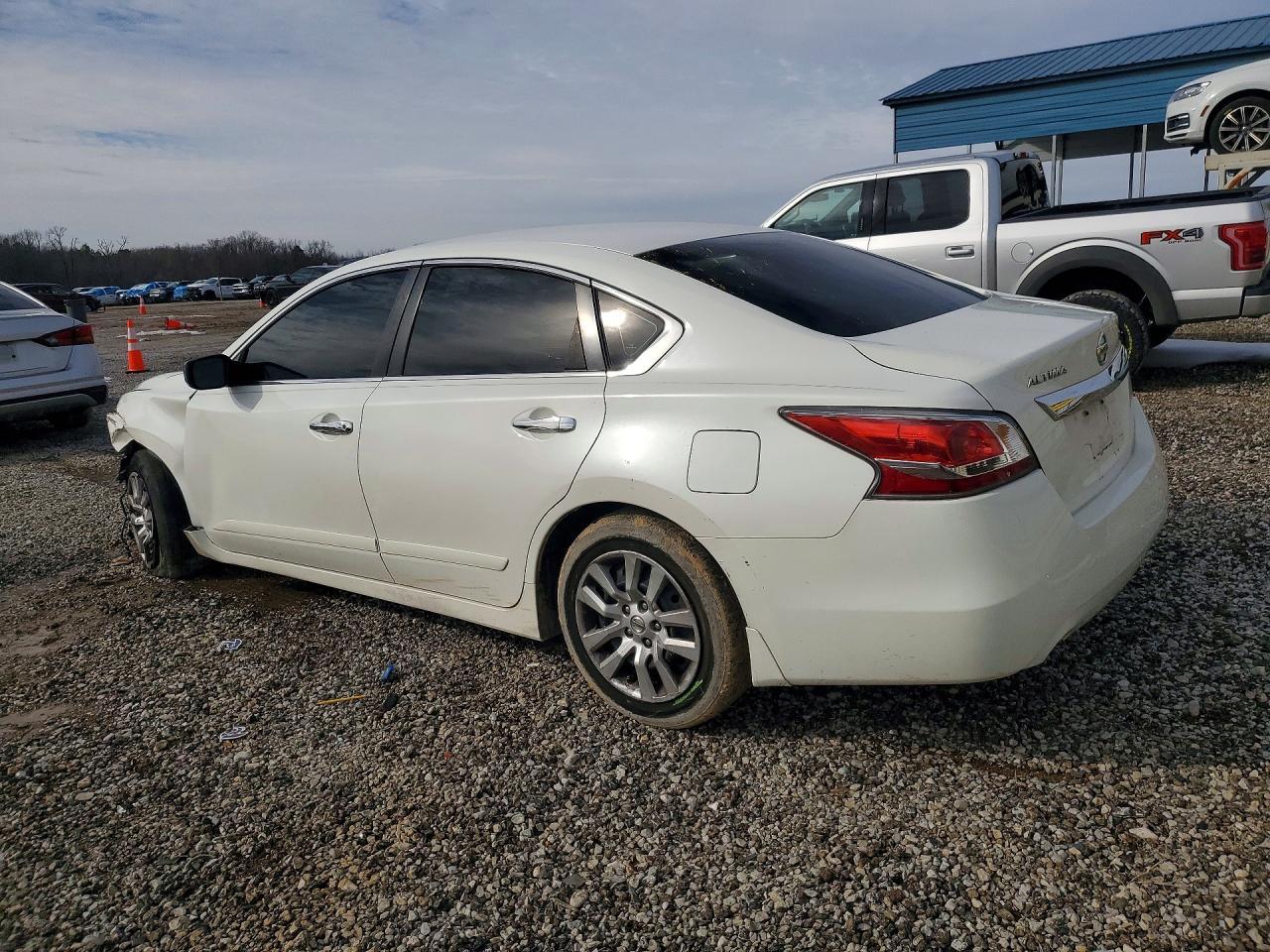 2015 Nissan Altima 2.5 S - Image 2