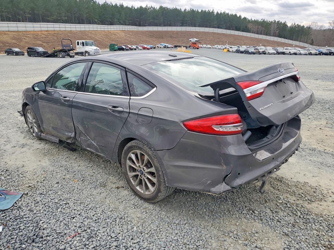 2017 Ford Fusion Se - Image 2