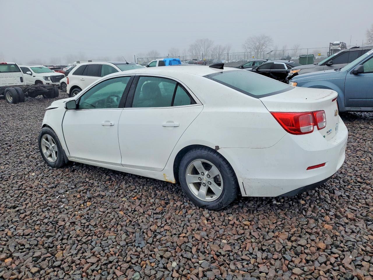 2015 Chevrolet Malibu Ls - Фото 2