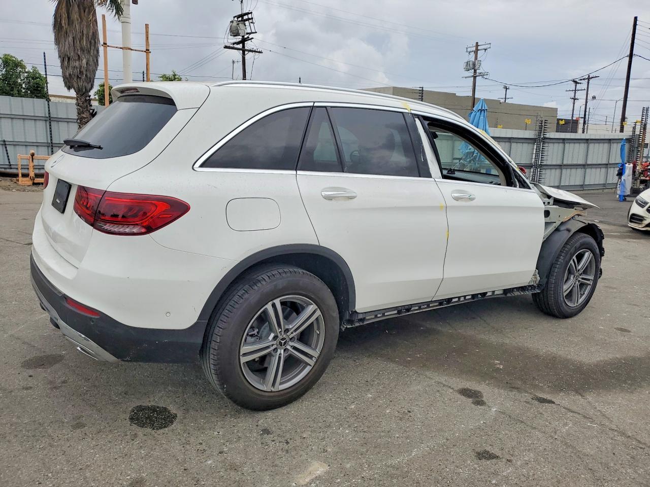 2022 Mercedes-Benz Glc 300 - Image 3
