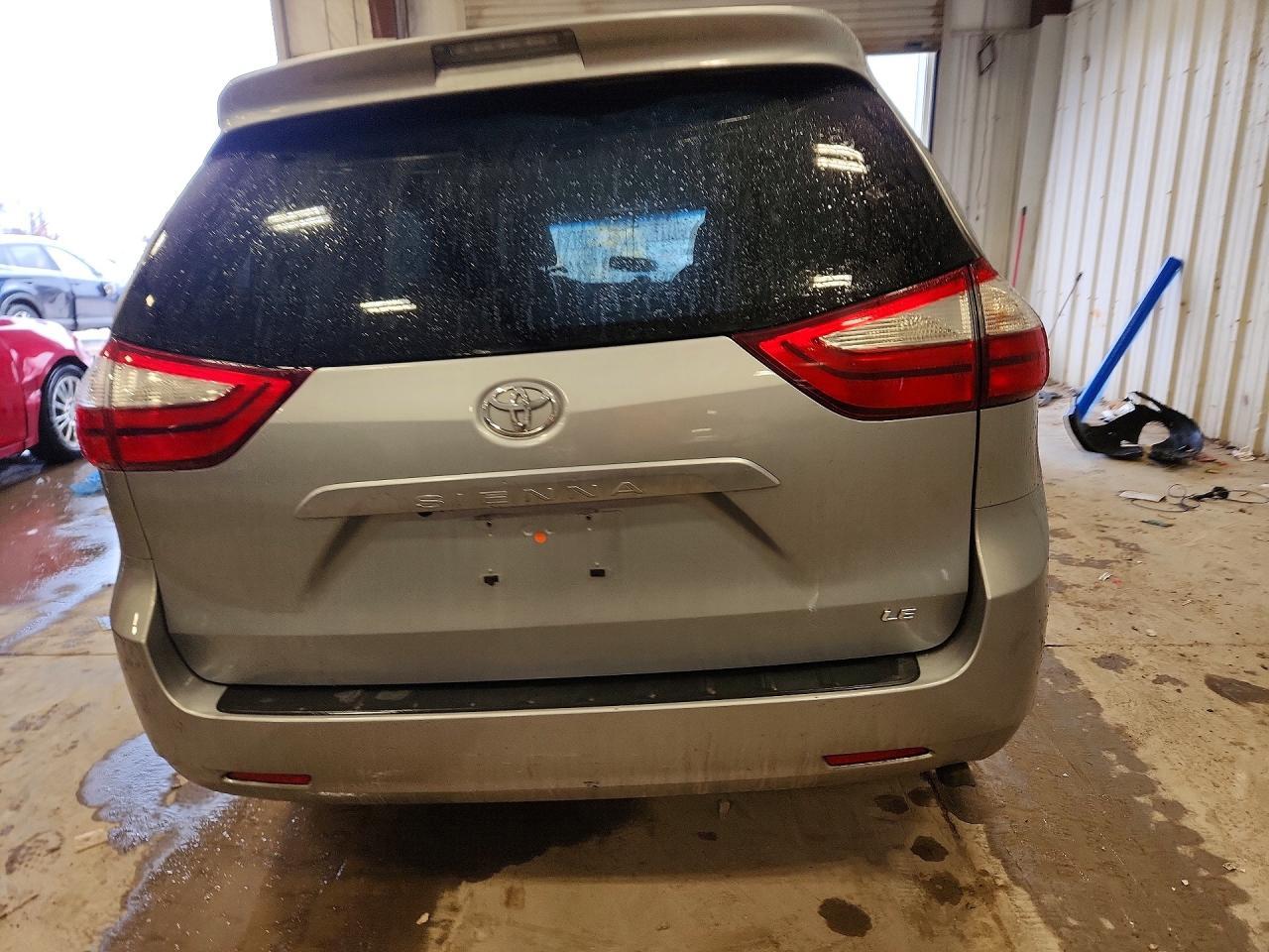 2015 Toyota Sienna Le 8-Passenger - Фото 6