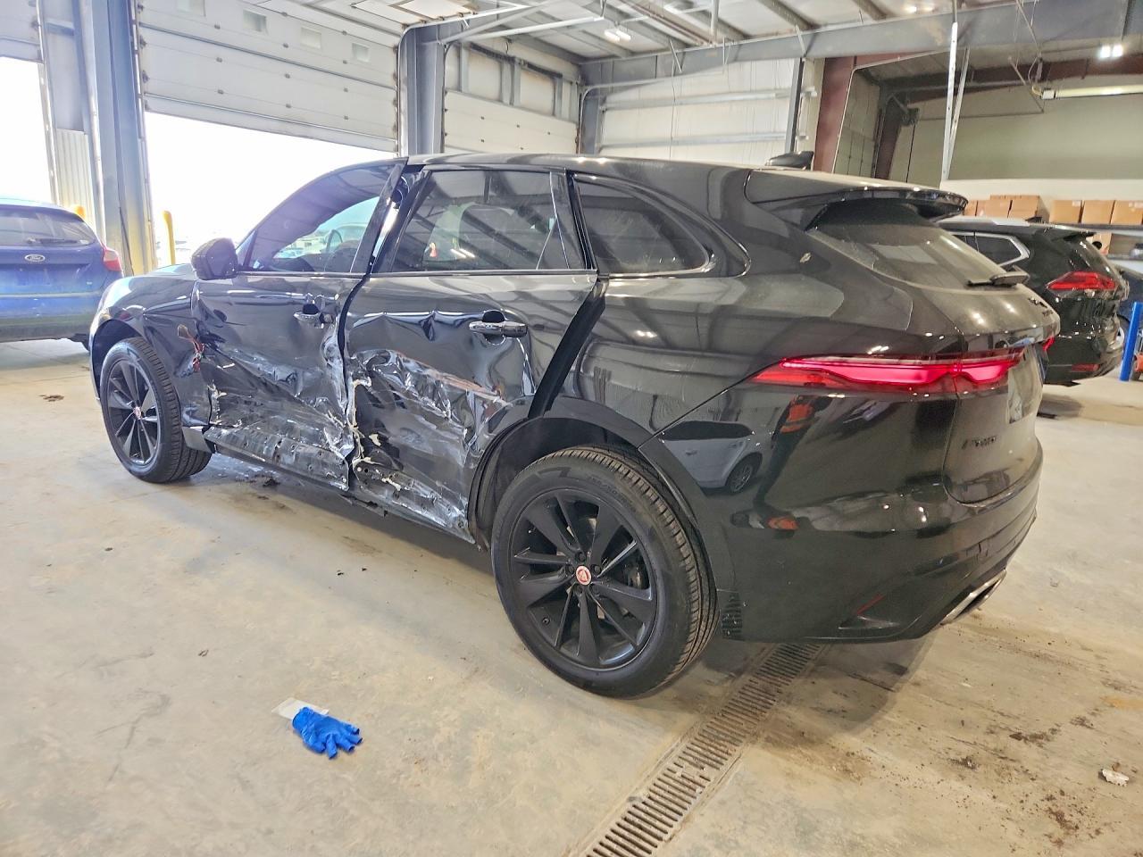 2021 Jaguar F-Pace R-Dynamic S - Фото 2