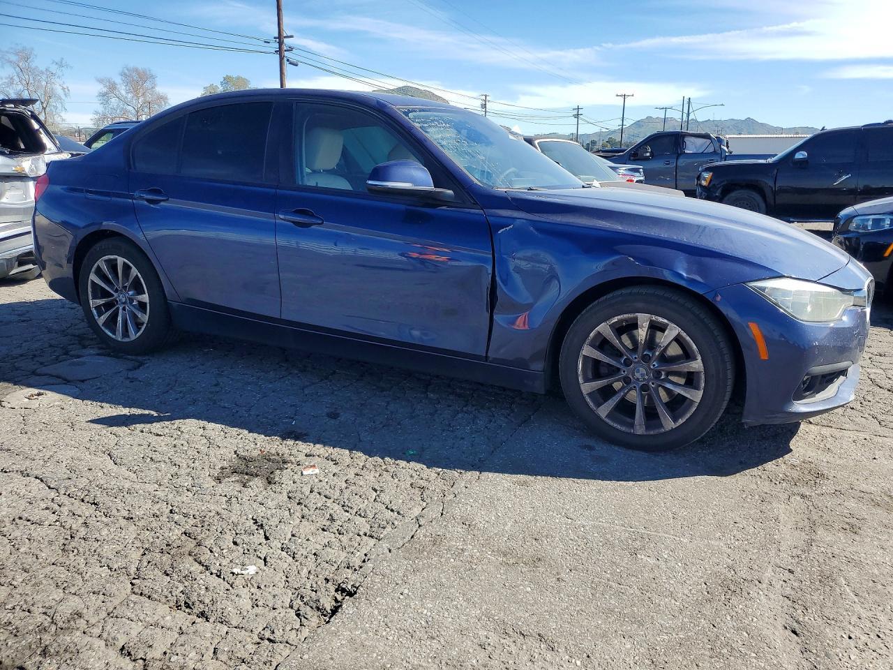2017 BMW 320 I - Image 4