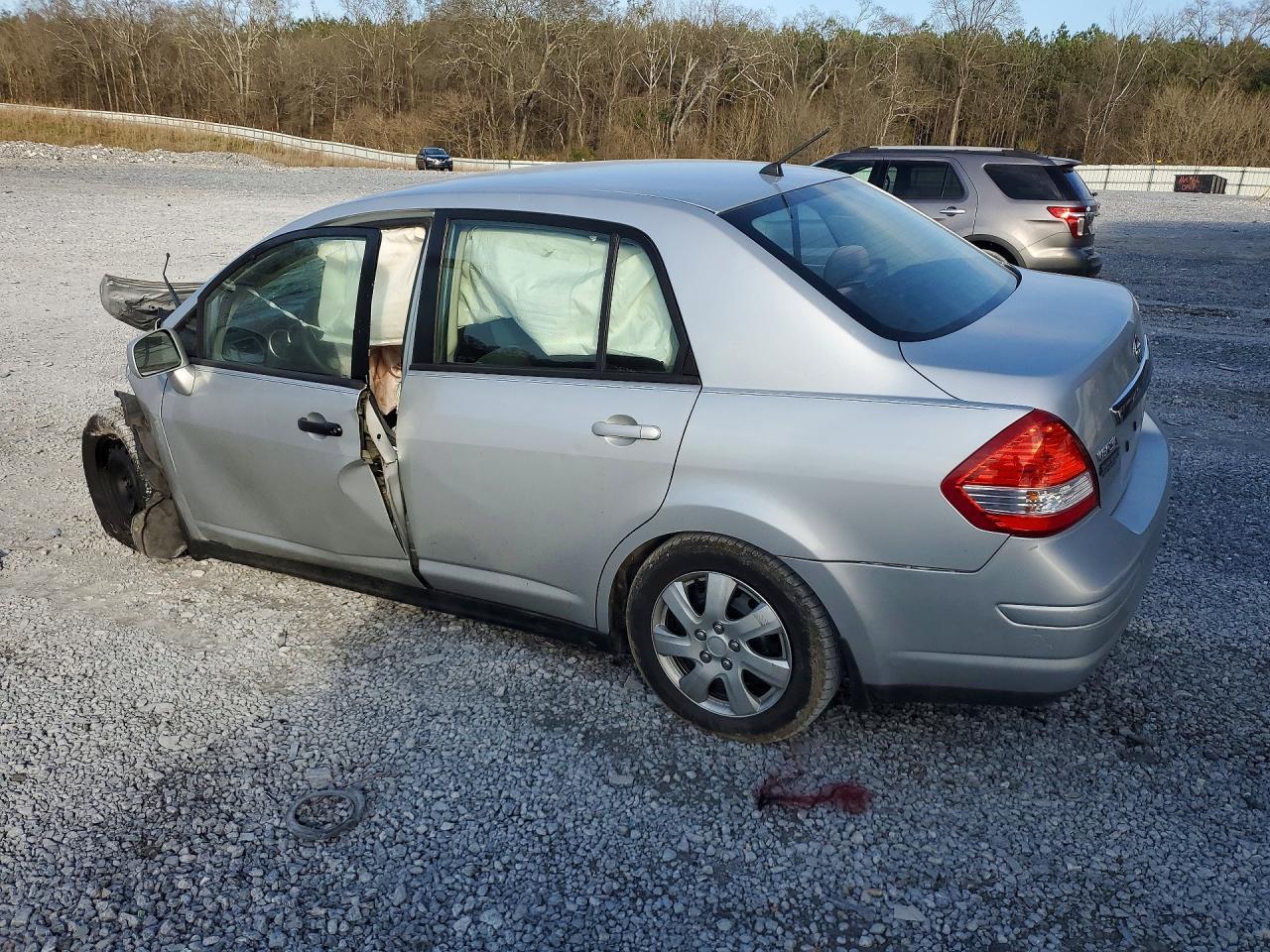 2010 Nissan Versa 1.8 S - Image 2