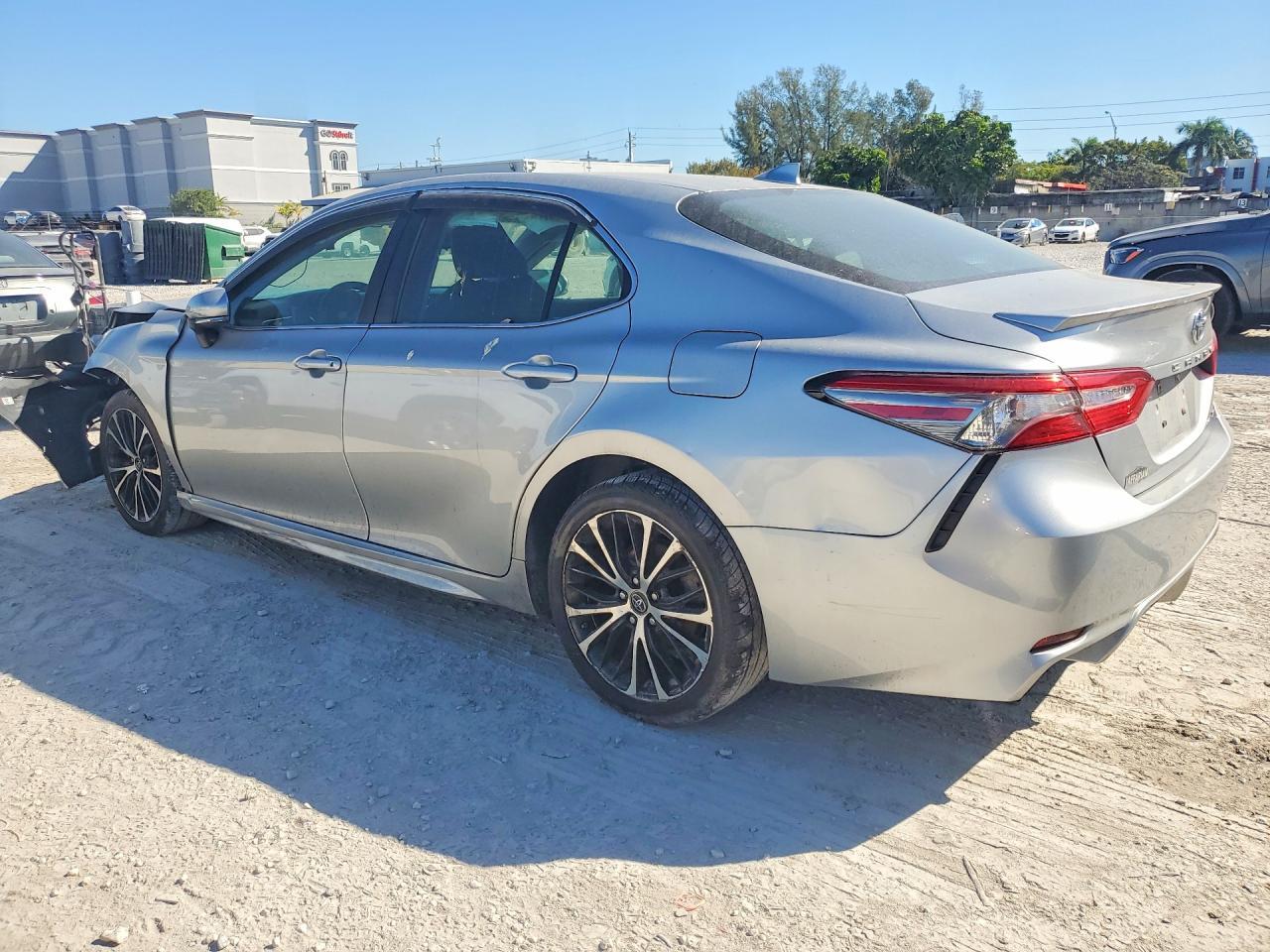 2018 Toyota Camry Se - Image 2