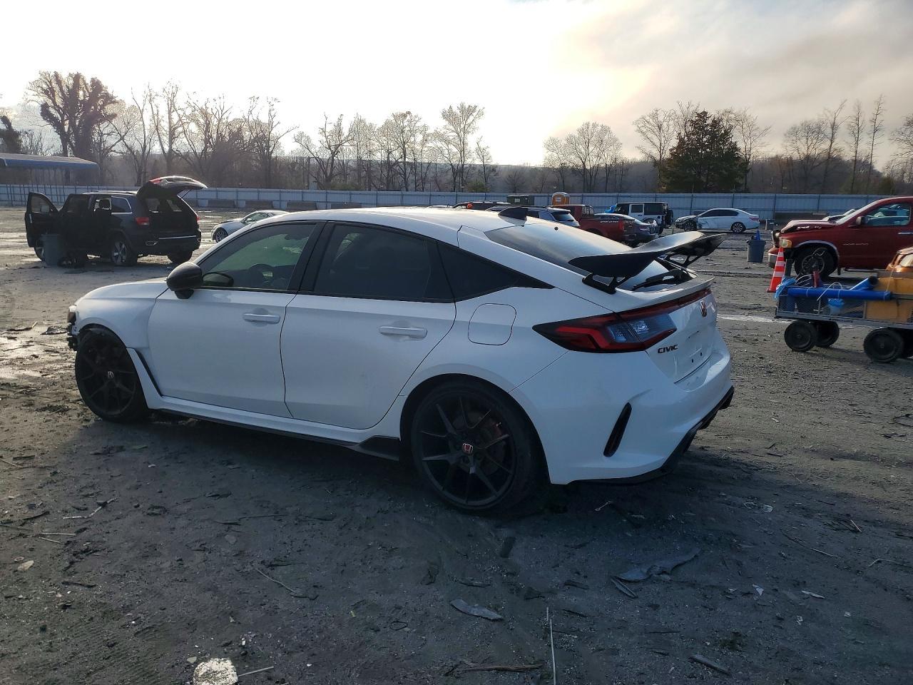 2025 Honda Civic Type-R - Image 2