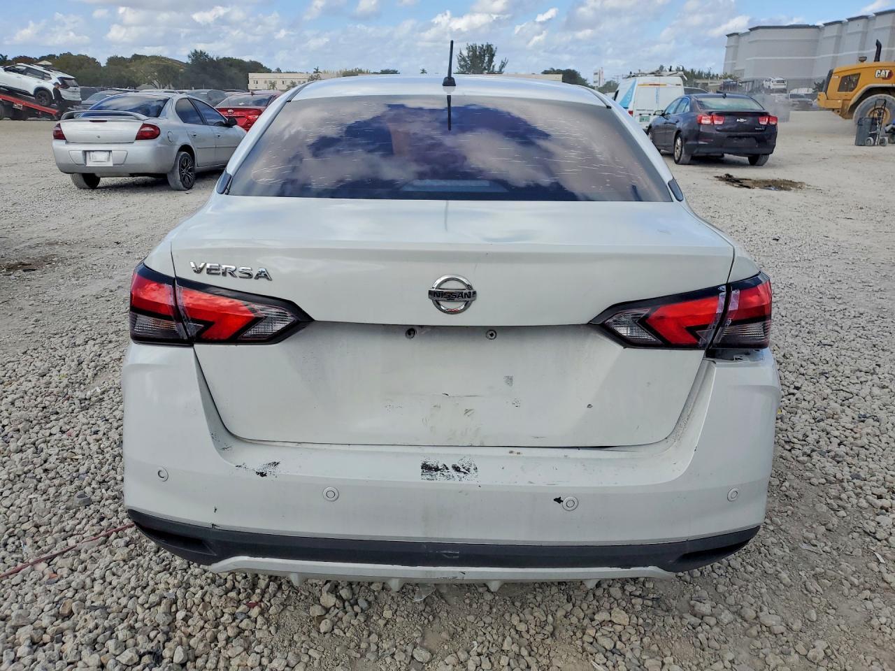 2021 Nissan Versa S - Фото 6