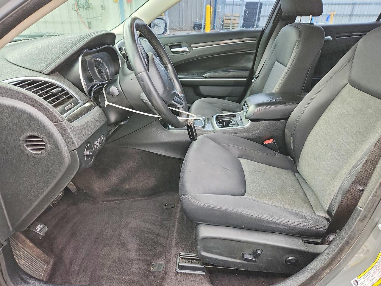 2018 Chrysler 300 Touring - Фото 7