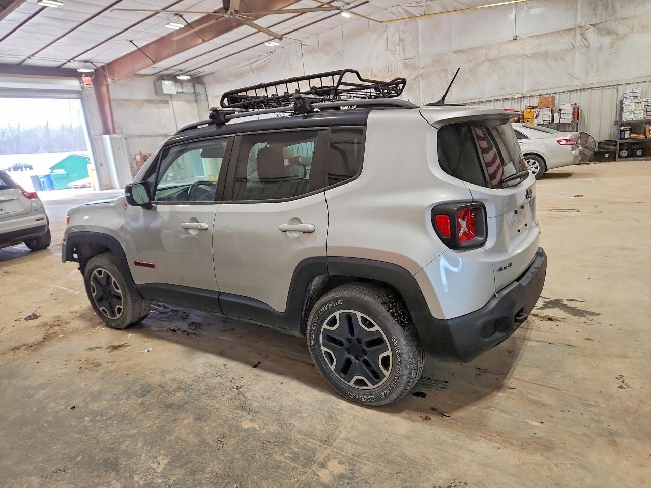 2015 Jeep Renegade Trailhawk - Фото 2