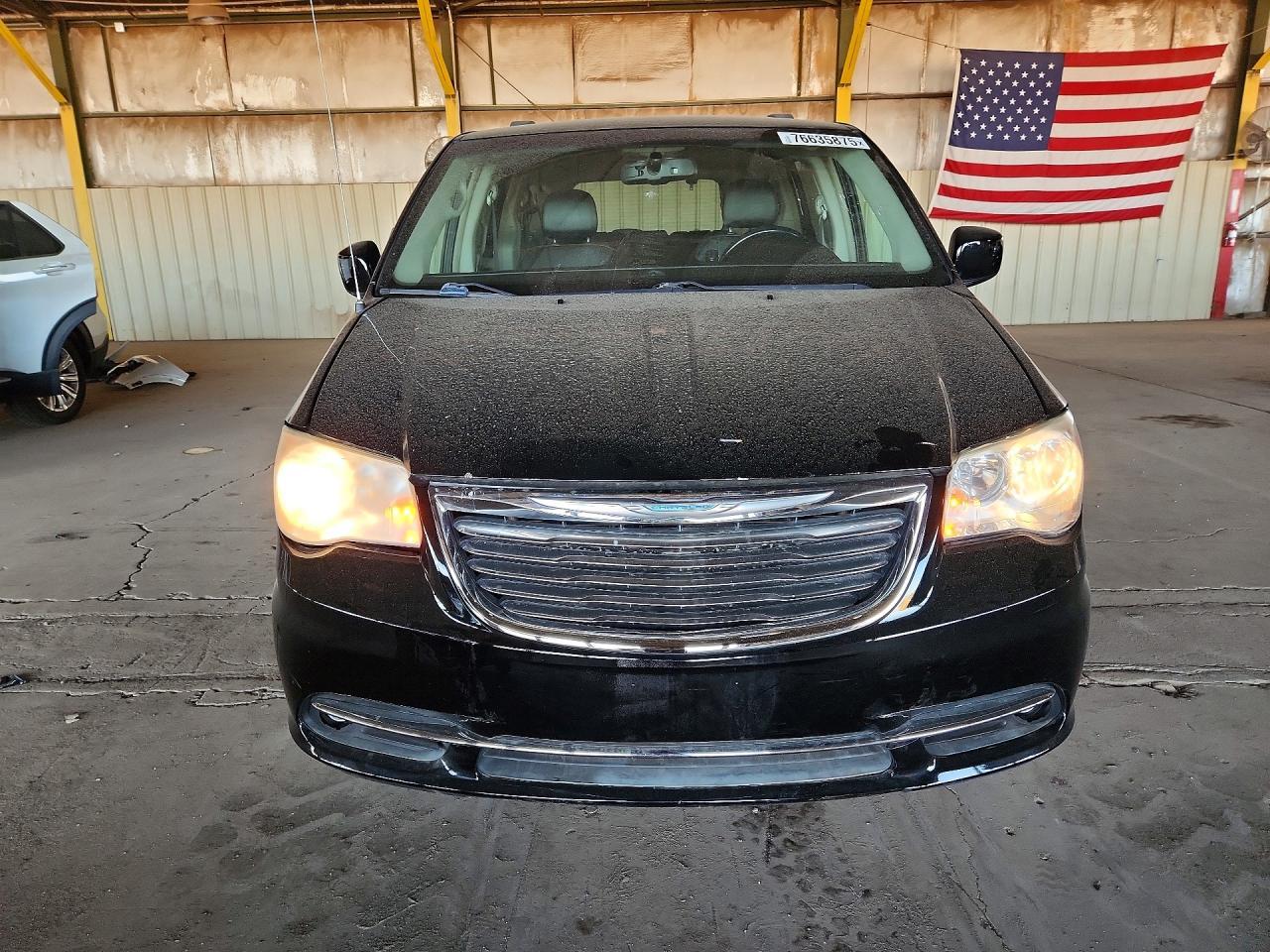 2016 Chrysler Town & Country Touring - Image 5