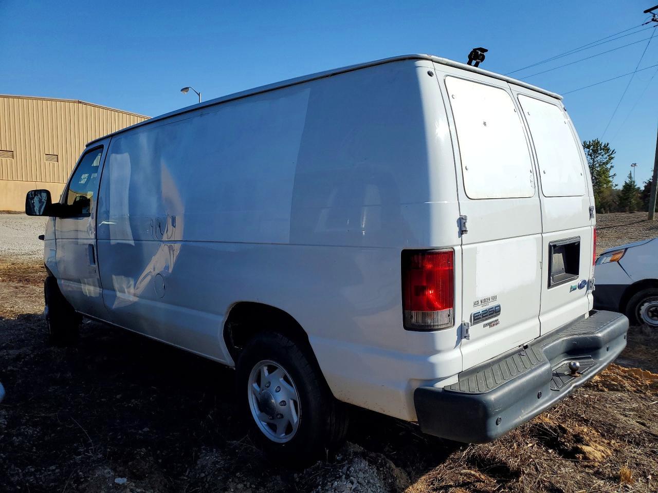 2013 Ford Econoline E250 Van - Фото 2