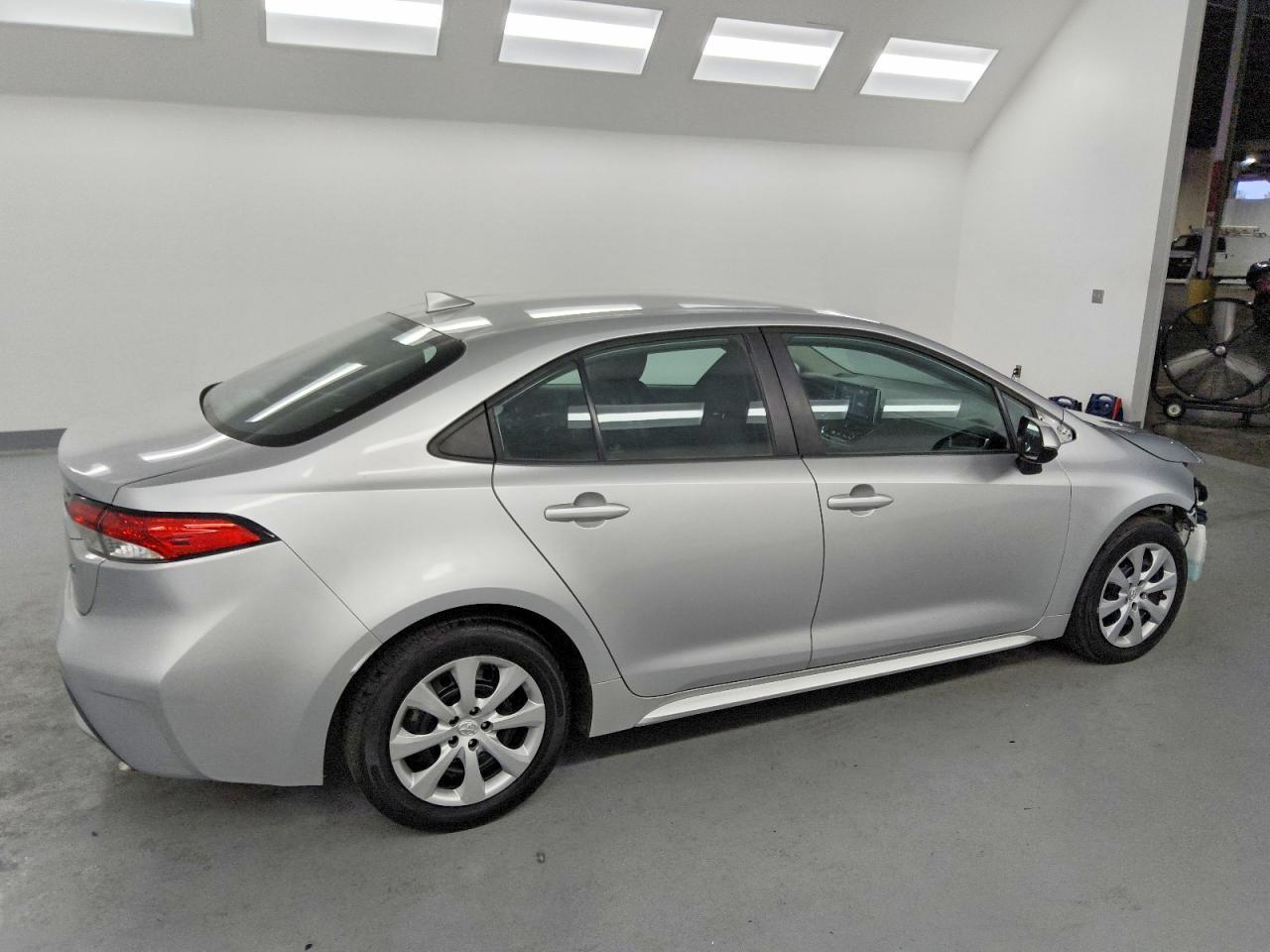 2021 Toyota Corolla Le - Фото 3