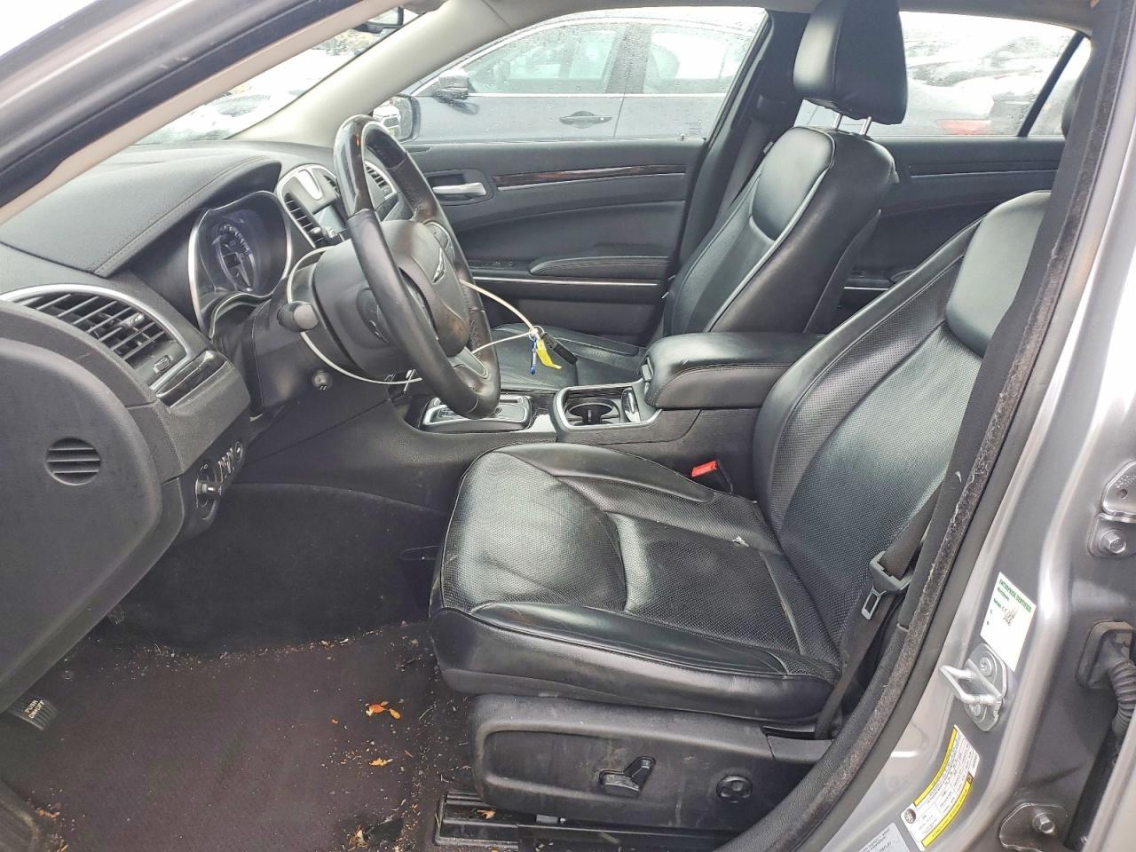 2016 Chrysler 300C - Image 7