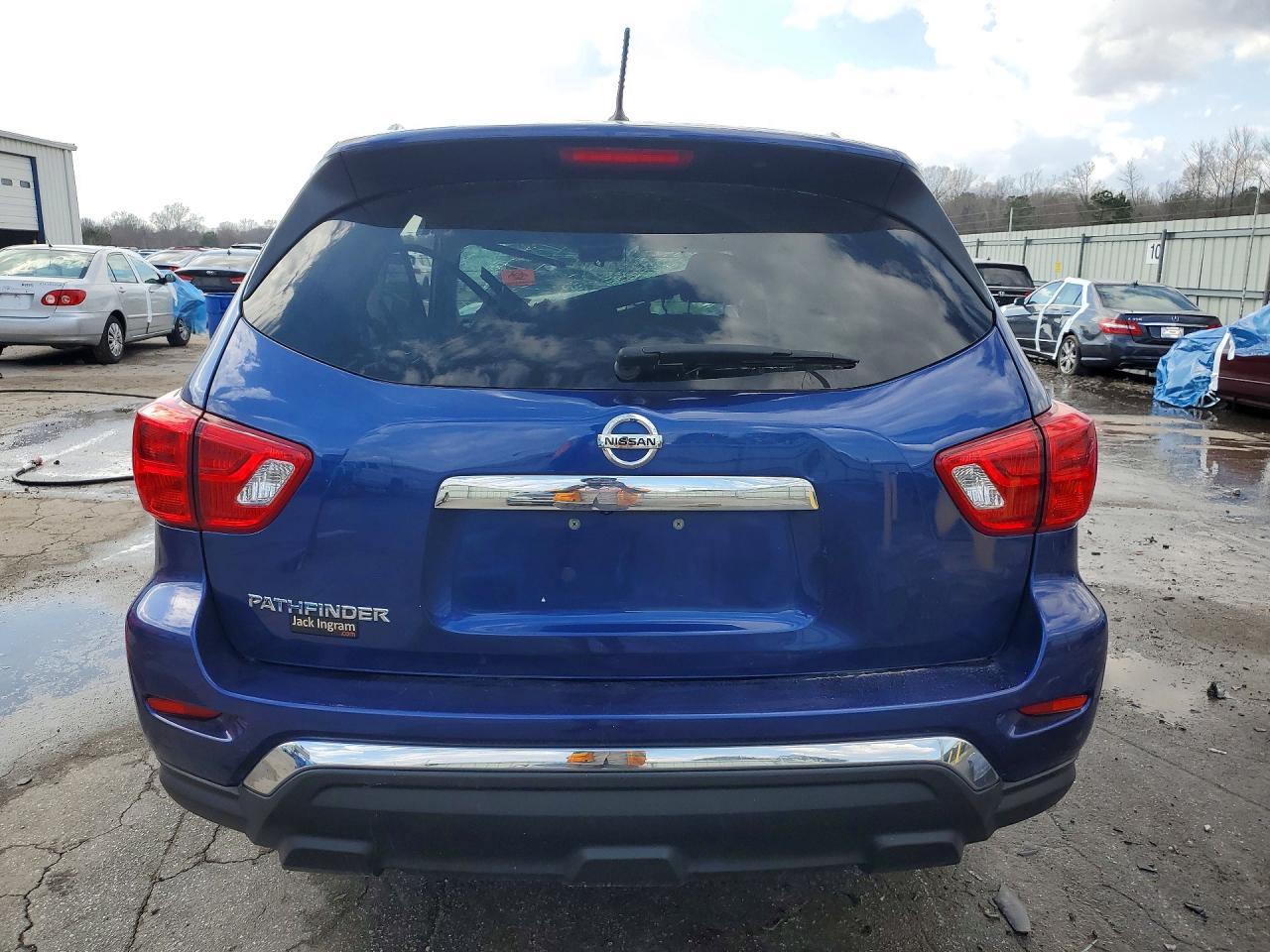 2018 Nissan Pathfinder S - Фото 6