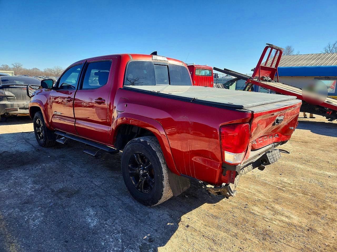 2017 Toyota Tacoma - Фото 2