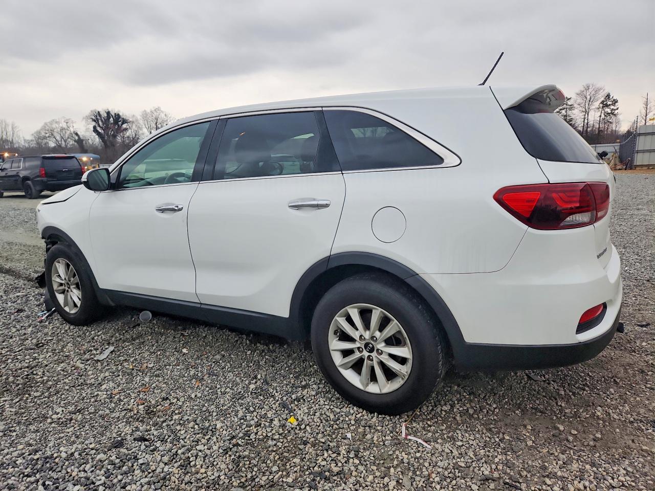 2019 Kia Sorento L - Image 2